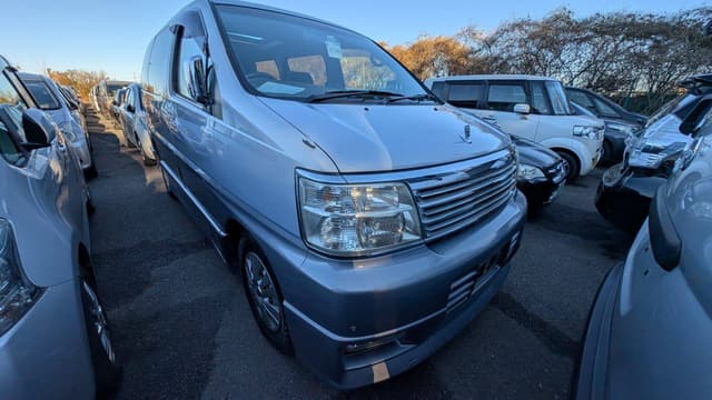 Nissan Elgrand JDM car for sale — photo 2 of 10
