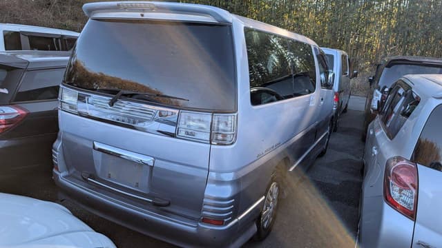 Nissan Elgrand JDM car for sale — photo 3 of 10