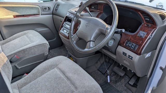 Nissan Elgrand JDM car for sale — photo 5 of 10