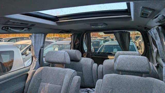 Nissan Elgrand JDM car for sale — photo 8 of 10
