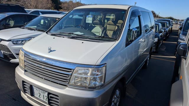 Nissan Elgrand JDM car for sale — photo 2 of 8
