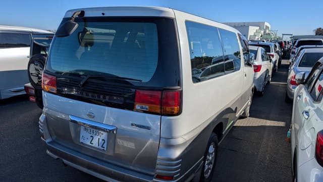 Nissan Elgrand JDM car for sale — photo 3 of 8