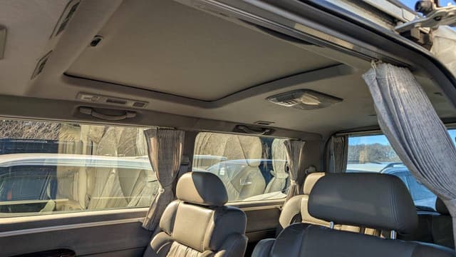 Nissan Elgrand JDM car for sale — photo 6 of 8
