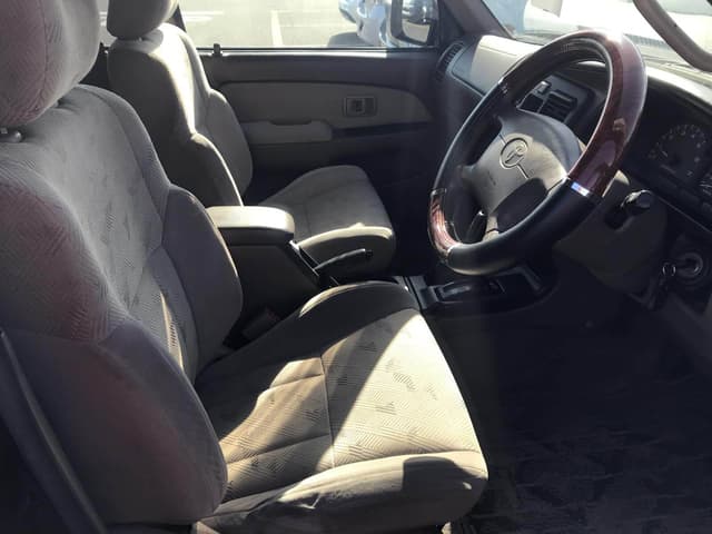 Toyota Hilux Surf JDM car for sale — photo 6 of 10
