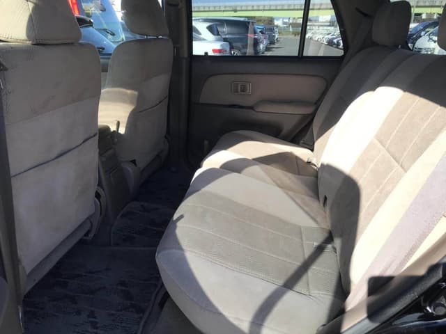 Toyota Hilux Surf JDM car for sale — photo 9 of 10