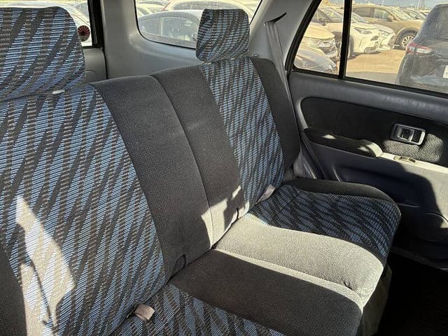Toyota Hilux Surf JDM car for sale — photo 6 of 9