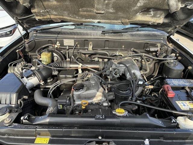 Toyota Hilux Surf JDM car for sale — photo 8 of 9