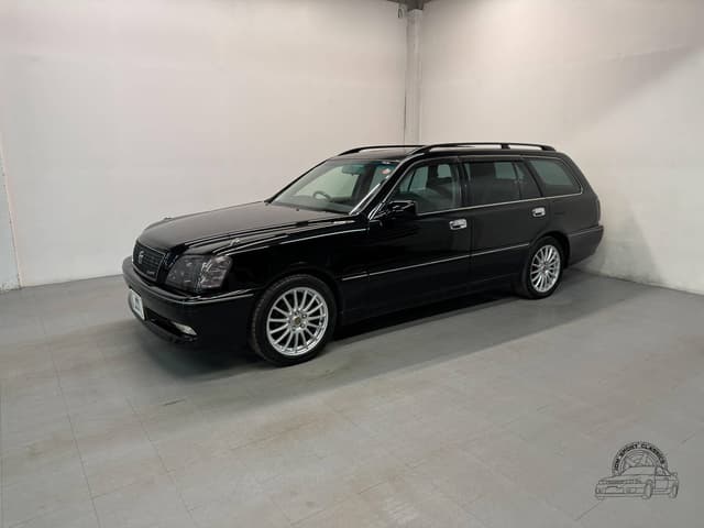 Toyota Crown JDM car for sale — photo 9 of 10