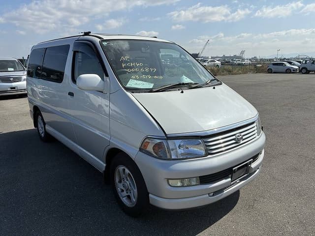 Toyota Regius JDM car for sale — photo 3 of 9