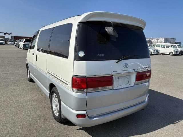Toyota Regius JDM car for sale — photo 4 of 9