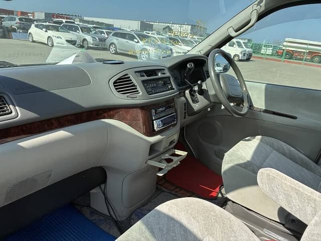 Toyota Regius JDM car for sale — photo 7 of 9