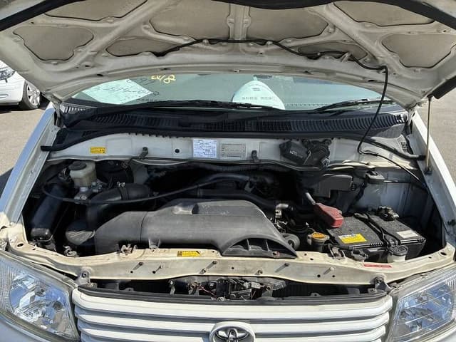 Toyota Regius JDM car for sale — photo 9 of 9