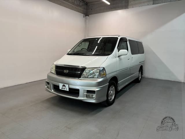 Toyota Granvia JDM car for sale — photo 4 of 10