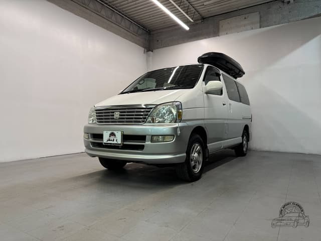 Toyota Regius JDM car for sale — photo 2 of 10