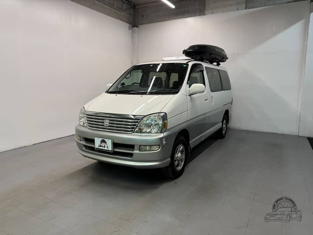 Toyota Regius JDM car for sale — photo 3 of 10