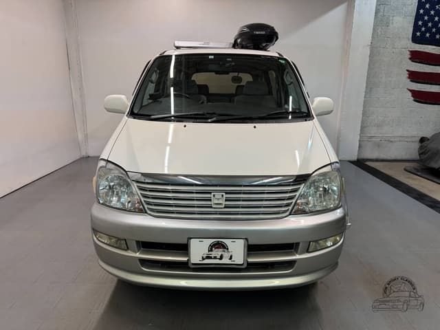 Toyota Regius JDM car for sale — photo 6 of 10