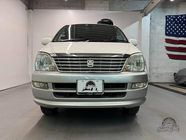 Toyota Regius JDM car for sale — photo 7 of 10