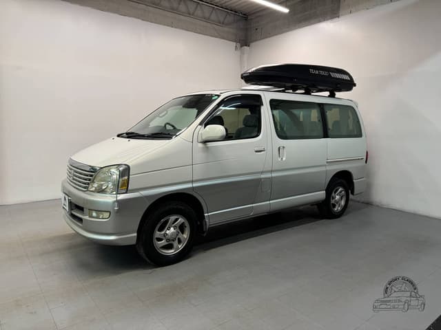 Toyota Regius JDM car for sale — photo 8 of 10