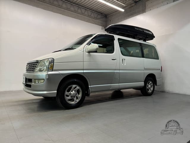 Toyota Regius JDM car for sale — photo 9 of 10