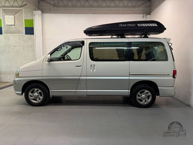 Toyota Regius JDM car for sale — photo 10 of 10