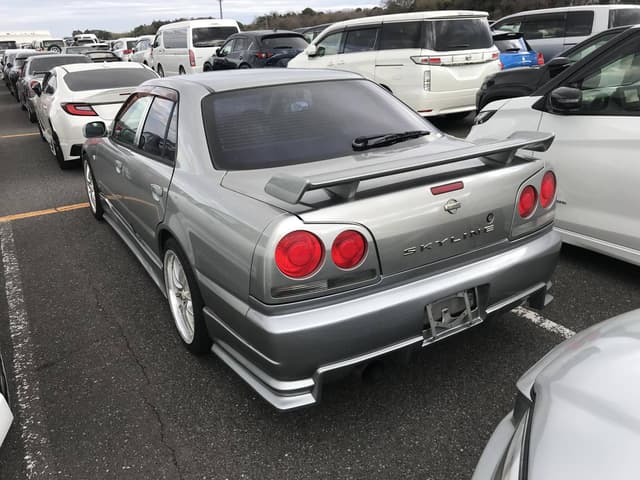 Nissan Skyline JDM car for sale — photo 3 of 9