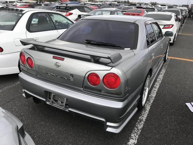 Nissan Skyline JDM car for sale — photo 4 of 9