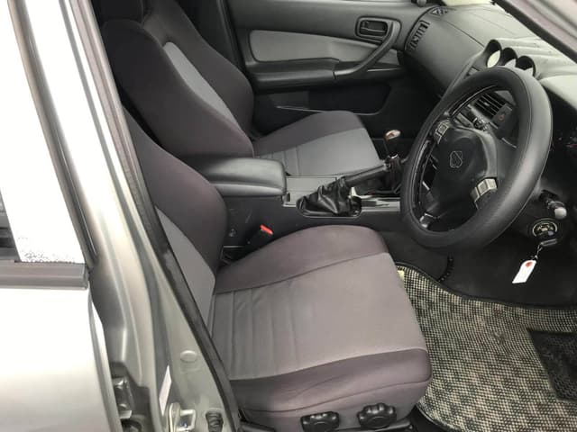 Nissan Skyline JDM car for sale — photo 6 of 9