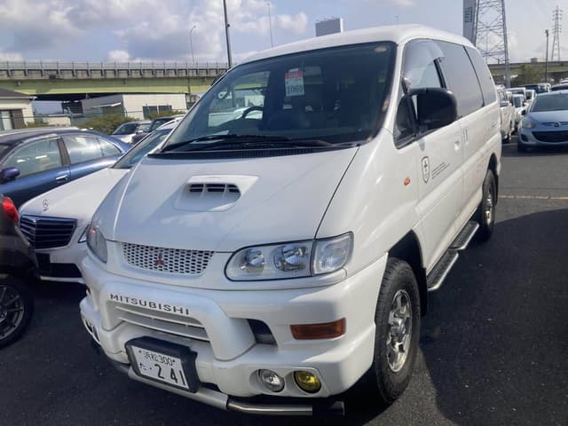 Mitsubishi Delica JDM car for sale — photo 2 of 10