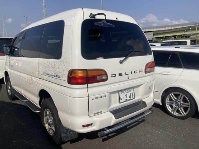 Mitsubishi Delica JDM car for sale — photo 3 of 10