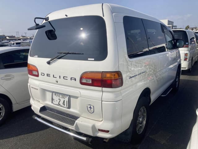 Mitsubishi Delica JDM car for sale — photo 4 of 10