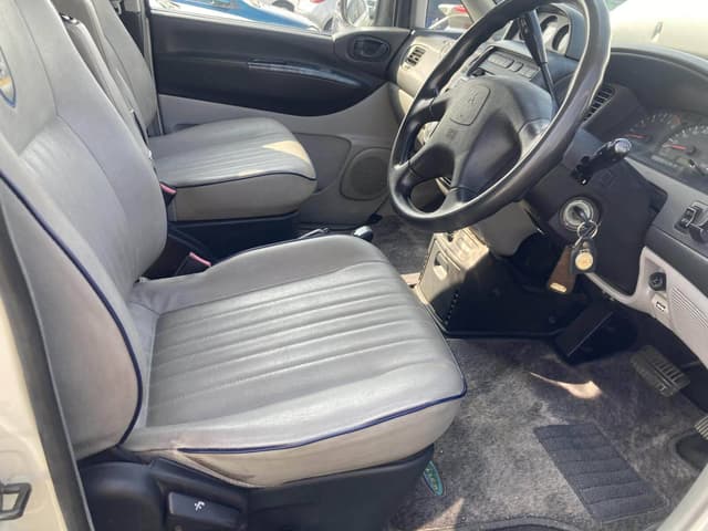 Mitsubishi Delica JDM car for sale — photo 6 of 10