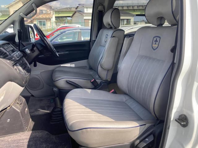 Mitsubishi Delica JDM car for sale — photo 7 of 10