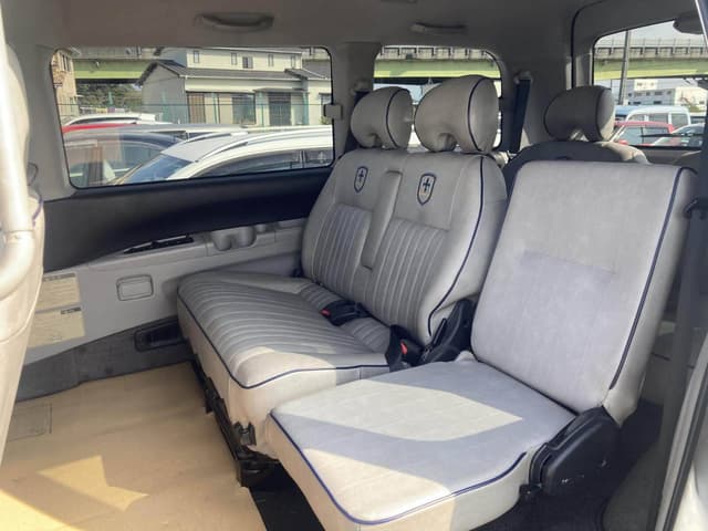 Mitsubishi Delica JDM car for sale — photo 8 of 10