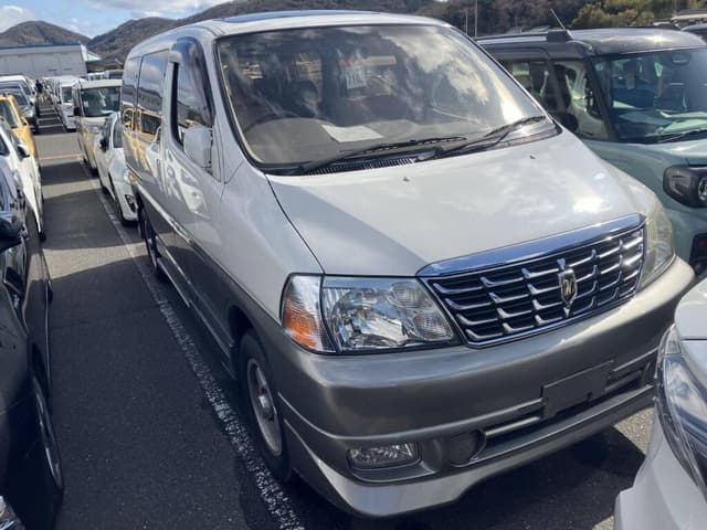 Toyota Grand Hiace JDM car for sale — photo 3 of 10