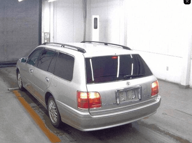 Toyota Crown JDM car for sale — photo 2 of 8