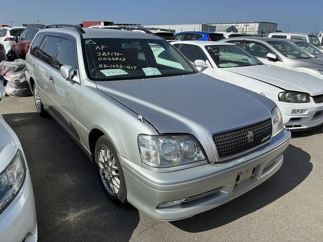 Toyota Crown JDM car for sale — photo 3 of 8