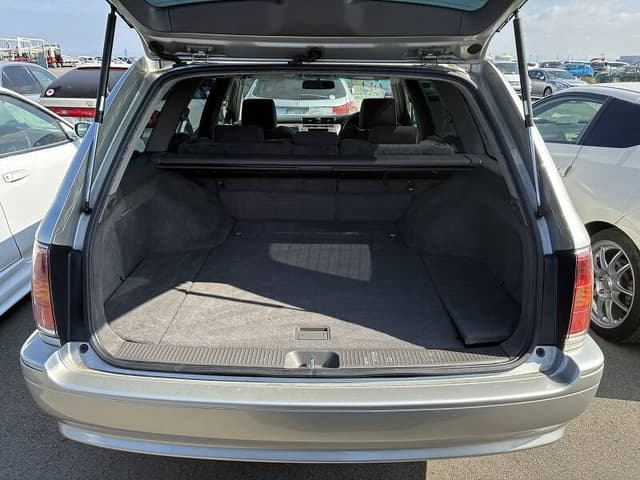 Toyota Crown JDM car for sale — photo 7 of 8