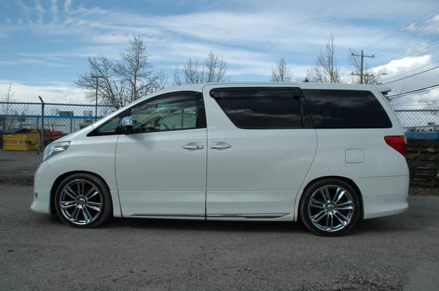 Toyota Alphard JDM car for sale — photo 3 of 10