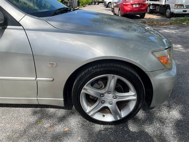 1998 Toyota Altezza JDM car for sale — photo 9 of 10