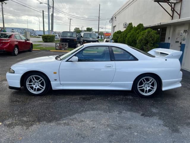 1995 Nissan Skyline JDM car for sale — photo 4 of 10