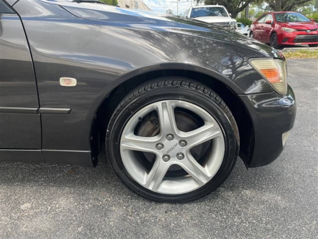1999 Toyota Altezza JDM car for sale — photo 9 of 10