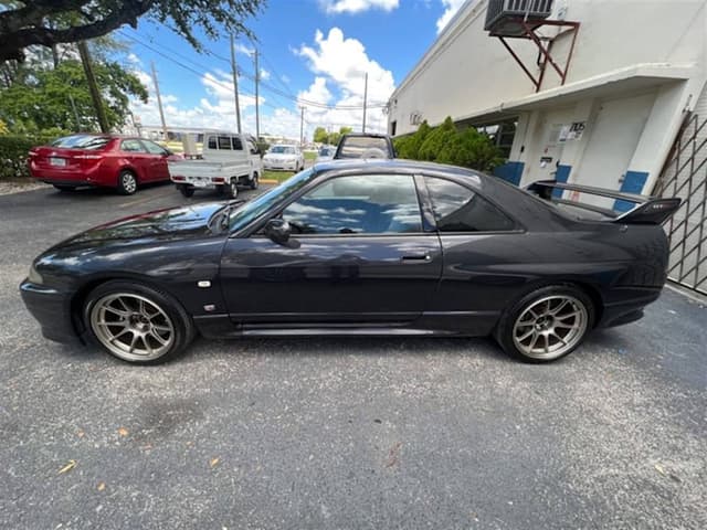 1995 Nissan Skyline JDM car for sale — photo 4 of 10