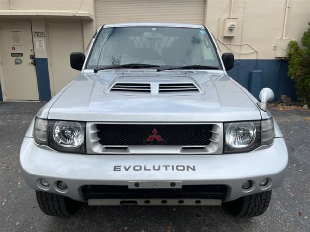 1997 Mitsubishi Pajero JDM car for sale — photo 2 of 10