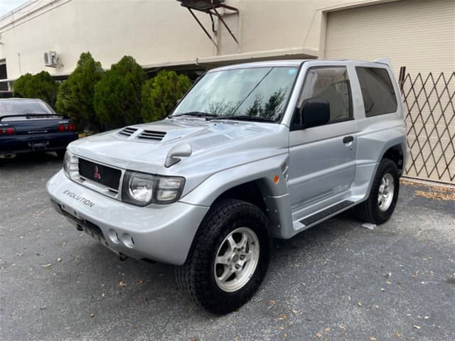 1997 Mitsubishi Pajero JDM car for sale — photo 3 of 10