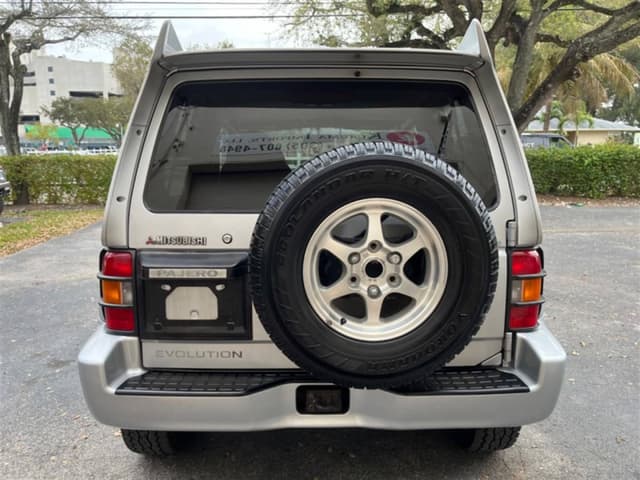1997 Mitsubishi Pajero JDM car for sale — photo 6 of 10