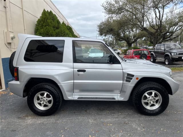 1997 Mitsubishi Pajero JDM car for sale — photo 8 of 10