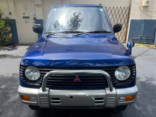 1995 Mitsubishi Pajero JDM car for sale — photo 2 of 10