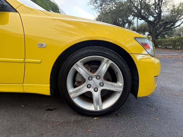 1998 Toyota Altezza JDM car for sale — photo 9 of 10
