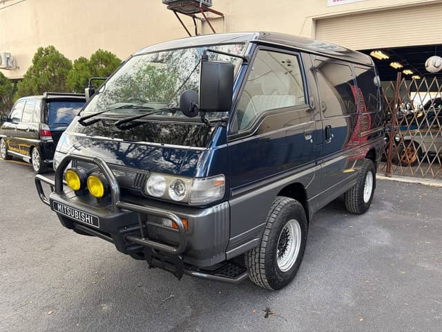 1996 Mitsubishi Delica JDM car for sale — photo 3 of 10