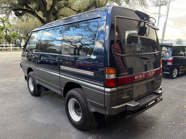 1996 Mitsubishi Delica JDM car for sale — photo 5 of 10